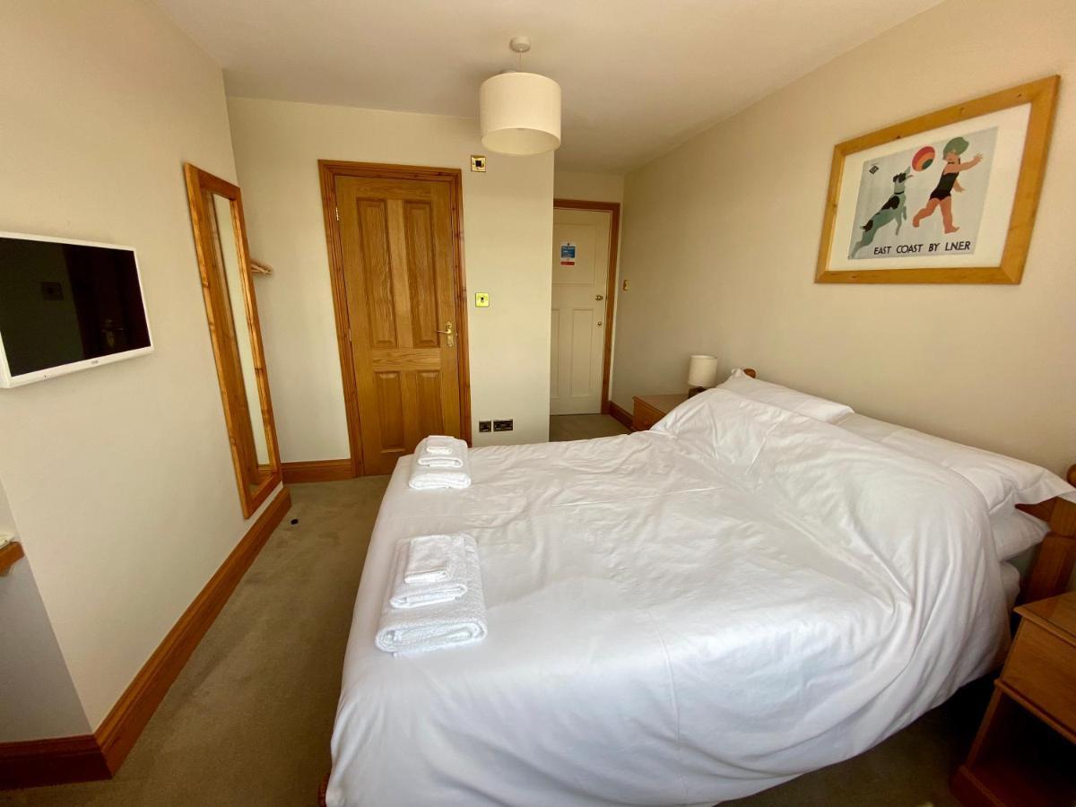 Mooredge B&B Уитби Екстериор снимка