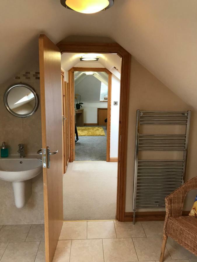 Mooredge B&B Уитби Екстериор снимка
